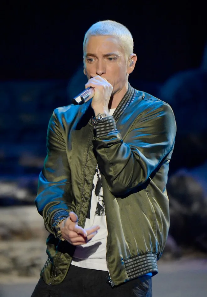 Eminem-looked-hot-while-performing-MTV-Movie-Awards-April
