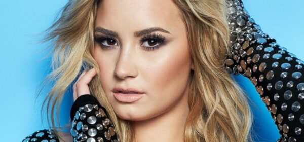 Δείτε το ξεκαρδιστικό video με τη Demi Lovato να μιμείται τη Cher!