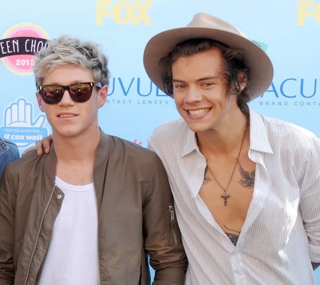 He-Makes-Dangerously-Low-Necklines-Look-Hot