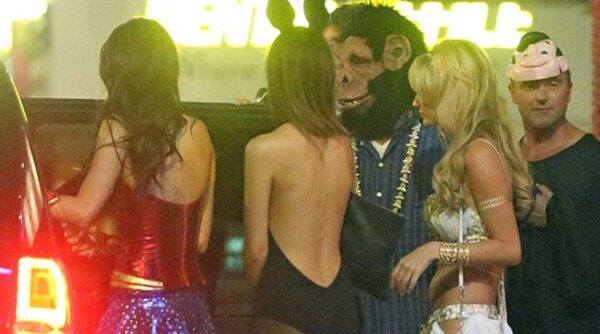 Τηρεί τα έθιμα: O Leonardo DiCaprio γιορτάζει το Halloween παρέα με 3 καλλονές!