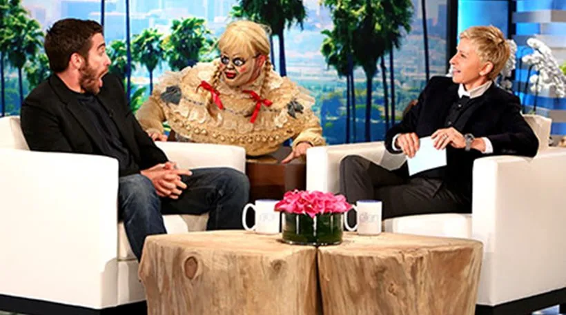 Ο Jake Gyllenhaal τρομάζει από φάρσα στο πλατό της Ellen DeGeneres.