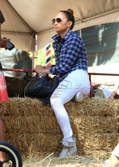 Jennifer Lopez and her twins at the pumpkin patch Pt 3