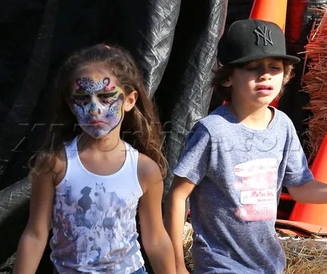 Jennifer Lopez and her twins at the pumpkin patch Pt 3