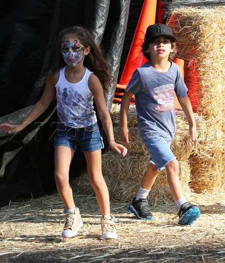 Jennifer Lopez and her twins at the pumpkin patch Pt 3