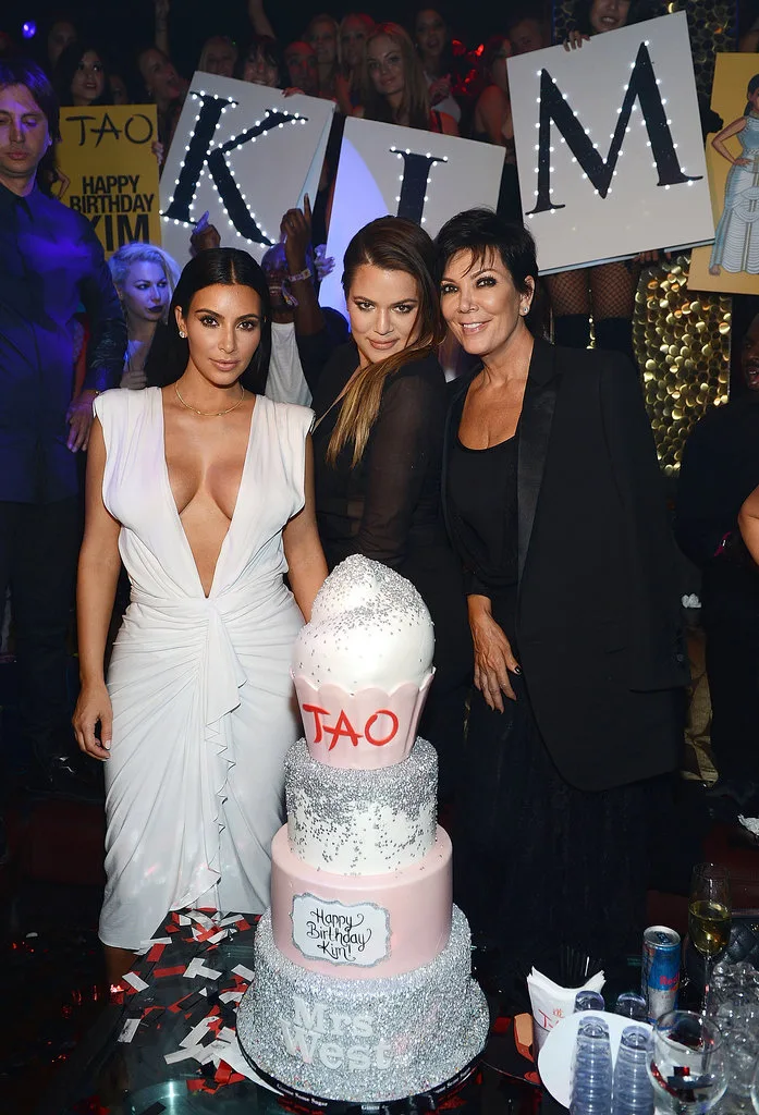 Kim-Khloé-Kris-surrounded-large-birthday-cake