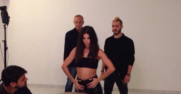 Η Γεωργία Λαζοπούλου και οι C:Real σε backstage φωτογράφιση.