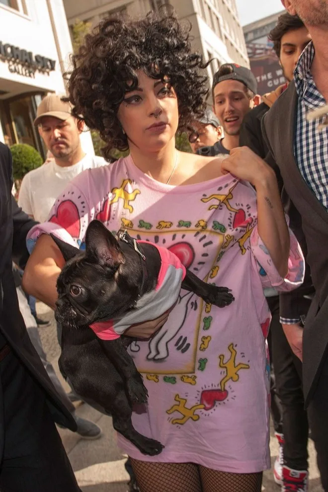 Lady-Gaga-arrives-with-her-Dog-Berlin-Germany (4)