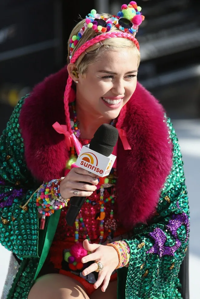 Miley-Cyrus-performed-Sydney-Opera-House-Australia