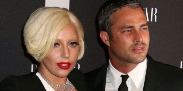 Φουλ ερωτευμένη με τον αρραβωνιαστικό  η Lady Gaga: «Είναι ο μόνος που κλαίει όταν τραγουδάω»