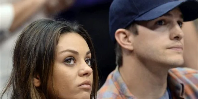 Η Mila Kunis και ο Ashton Kutcher σε κερκίδες γηπέδου