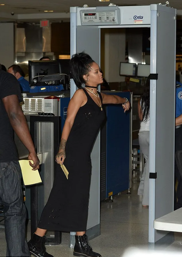 Rihanna_miami_3