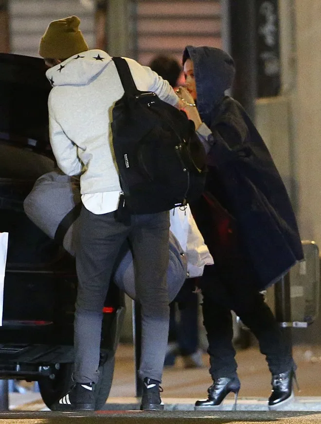 Robert-Pattinson-FKA-Twigs-Paris-Pictures (1)