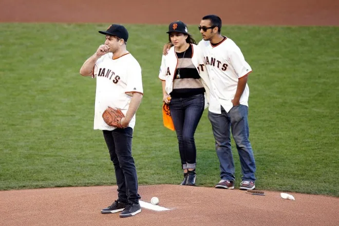 Robin-Williams-Honored-Giants-World-Series-Pictures (2)
