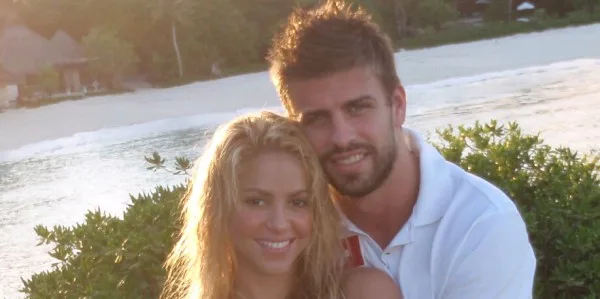 Η Shakira και ο Gerard Pique σε παραλία