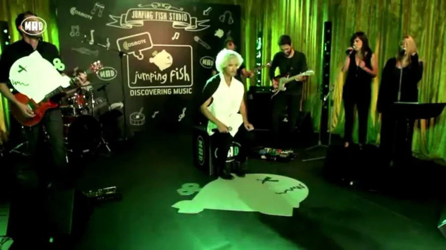 Ο Alex Kavvadias και η μπάντα του στο Jumping Fish Studio.