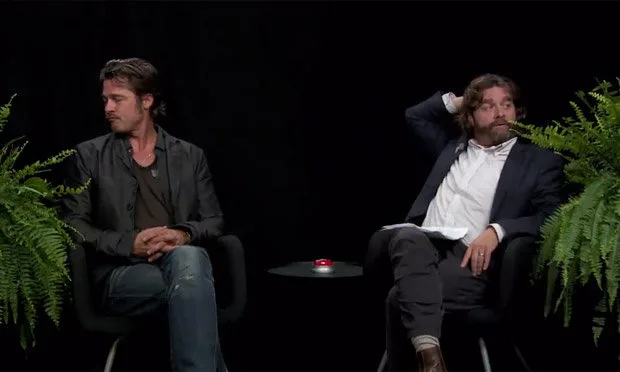 Ο Brad Pitt και ο Zack Galifianakis στην εκπομπή Between Two Ferns.