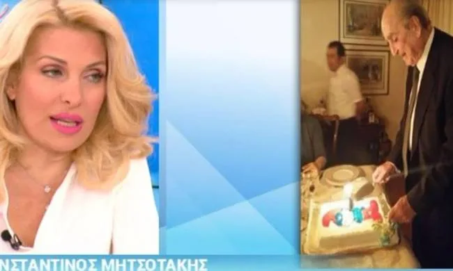 Η Ελένη Μενεγάκη και ο Κωνσταντίνος Μητσοτάκης που κόβει τούρτα γενεθλίων.