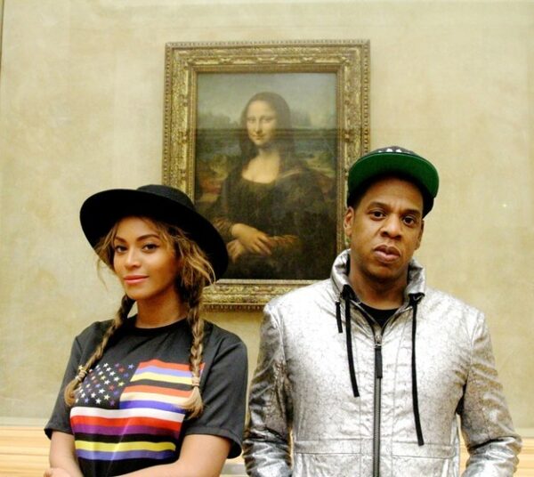 Selfies με την.. Μόνα Λίζα έβγαλαν οι Beyoncé – Jay Z! Δείτε πως αναστάτωσαν το μουσείο του Λούβρου.
