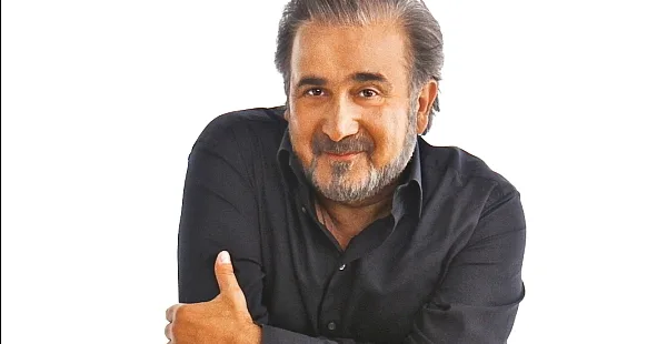 Ο Λάκης Λαζόπουλος σε κοντινό πλάνο.