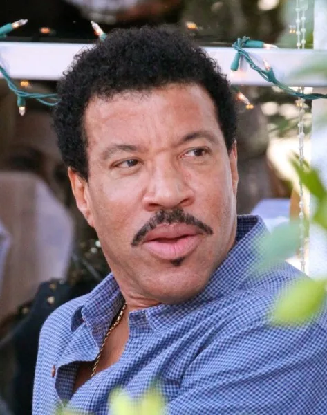 Lionel Richie grabs lunch at E. Baldi