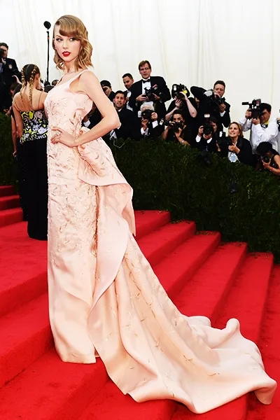 met-gala-2014-taylor-swift-billboard-400