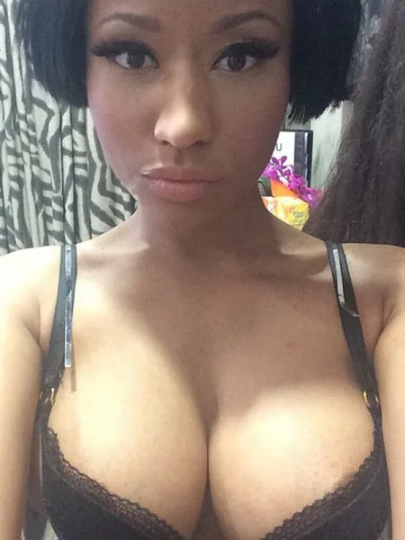 nicki-minaj-nude-gtio-131