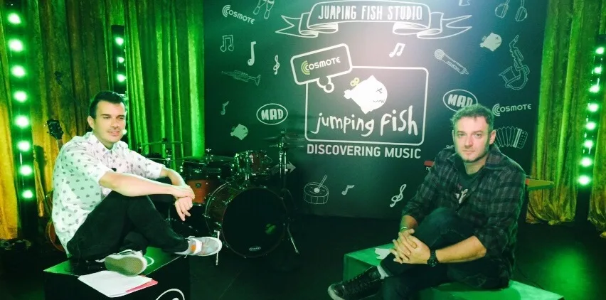 Ο Δημήτρης Μαυροκεφαλίδης και ο Rous στο Jumping Fish Studio.