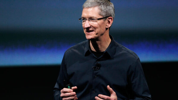 Tim Cook: «Είμαι περήφανος που είμαι γκέι». O CEO της APPLE κάνει outing