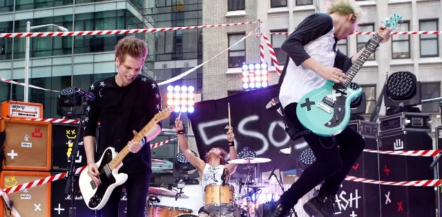 Οι 5 Seconds Of Summer σε ζωντανή εμφάνιση στο Good Morning America.
