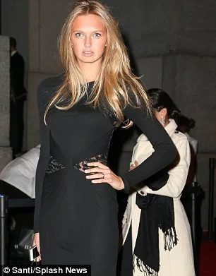 1415364410526_Image_galleryImage_Model_Romee_Strijd_seen_l