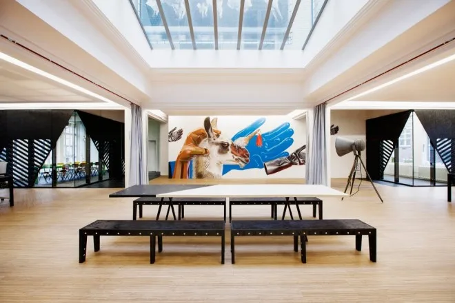 16.superheroes-atrium_28688-660x440