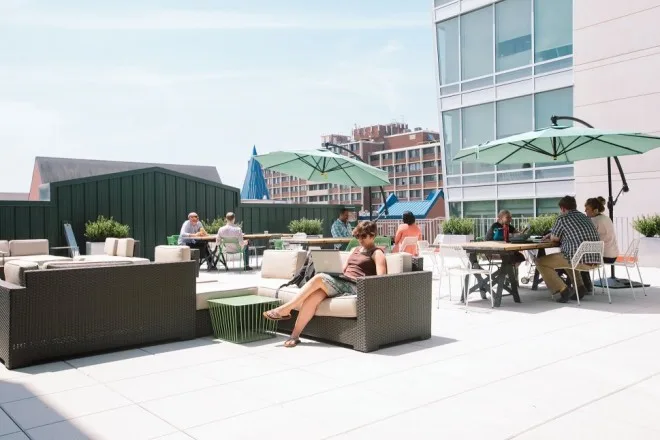 21.wework-wonderbread-rooftop_28673-660x440