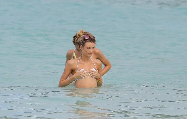 Candice-Swanepoel-and-Behati-Prinsloo-1