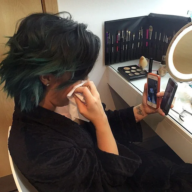 Demi-Lovato-got-emotional-while-FaceTiming-her-family