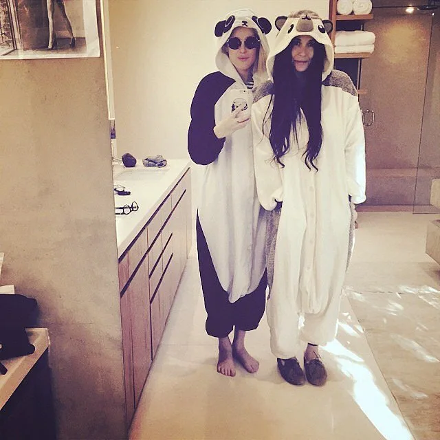 Demi-Moore-Rumer-Willis-cozied-up-matching-animal-onesies