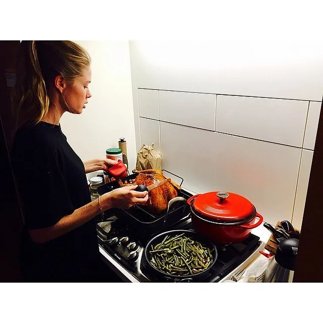 Doutzen-Kroes-took-control-stove