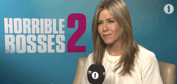 Η Jennifer Aniston έκανε ρεπόρτερ που της παίρνει συνέντευξη, να βάλει τα κλάματα!