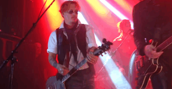 O Johnny Depp ροκάρει στην σκηνή με τον Marilyn Manson! Δείτε το βίντεο.