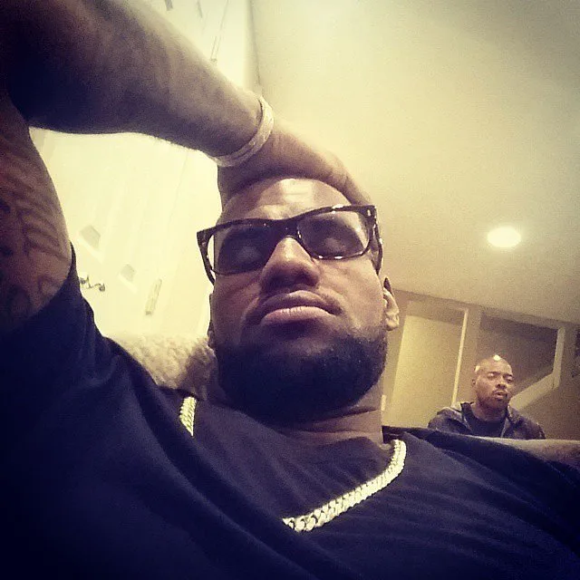 LeBron-James-couldnt-stay-awake-after-eating-Thanksgiving-dinner