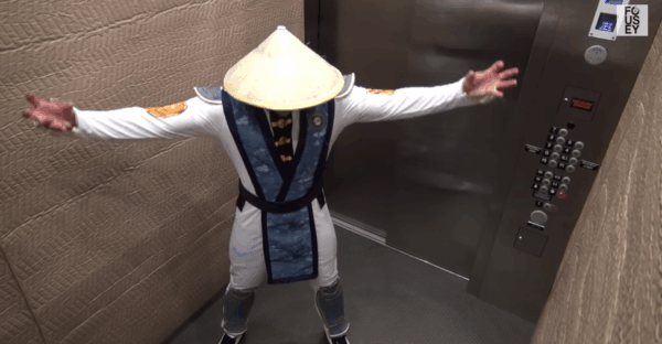 Mortal Kombat στο ασανσέρ! Η φάρσα που έχει τρελάνει το YouTube!