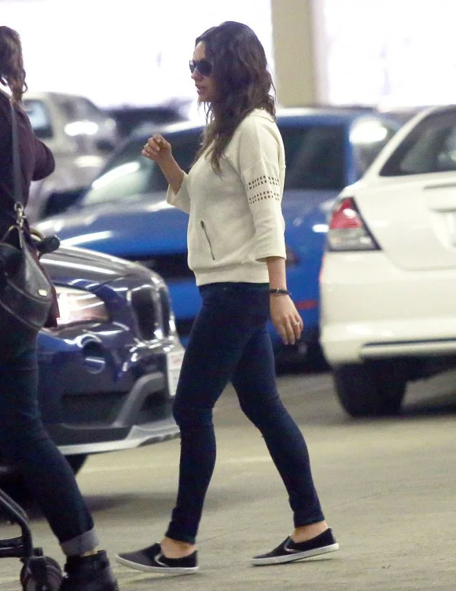 Mila-Kunis-After-Giving-Birth-1