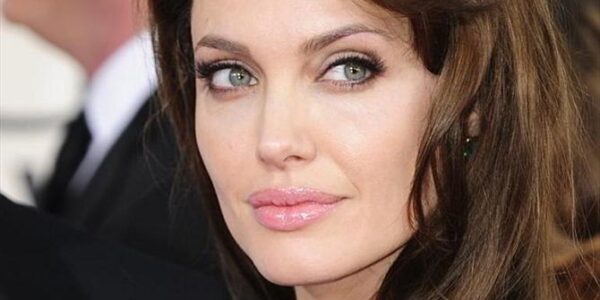Angelina Jolie: Βόλτα με τις κόρες της για ψώνια!