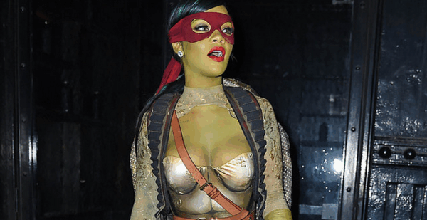 Δεν υπάρχει! Χελωνονιντζάκι ντύθηκε η Rihanna για το Halloween!