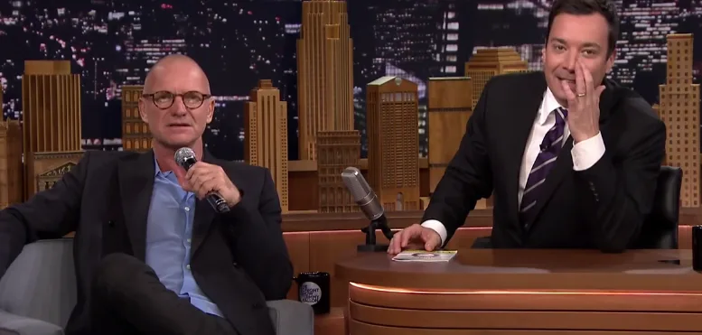 Ο Sting και ο Jimmy Fallon στο πλατό της εκπομπής The Tonight Show.