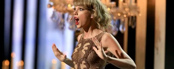 Taylor-Swift-AMAs-American-Music-Awards-Blank-Space-2014-600x450