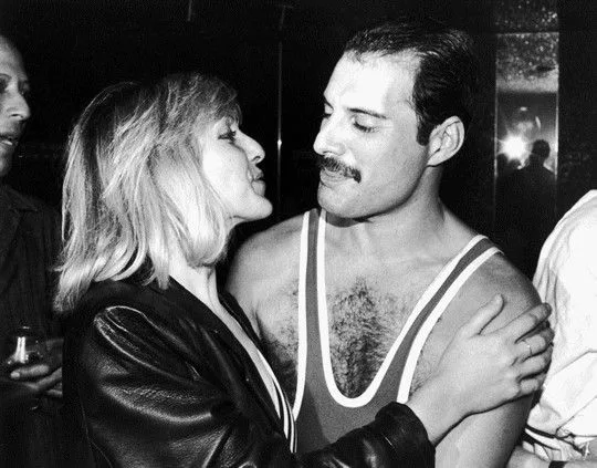 freddie-with-mary-austin-mercury_s-38th-birthday-party-at-xenon-in-london-002