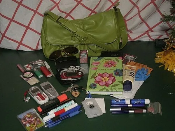 handbag-content_32