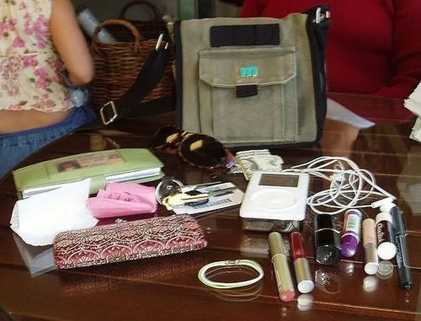 handbag-content_72