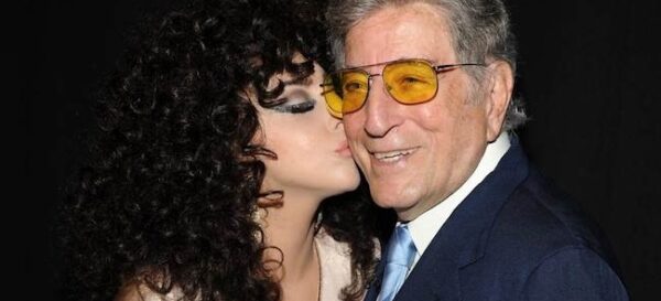 Δείτε ακόμη ένα video clip της Lady Gaga με τον Tony Bennet για το κομμάτι «It Don’t Mean A Thing»