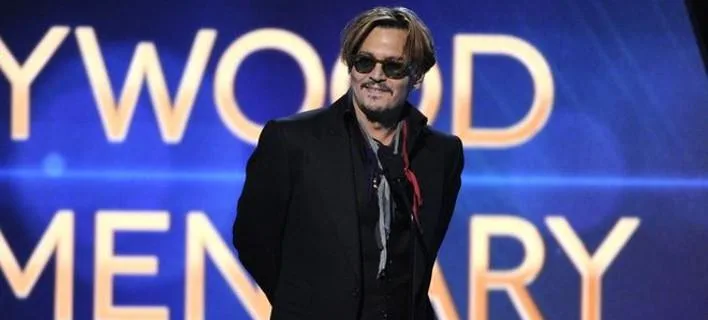 Ο Johnny Depp στη σκηνή των Hollywood Film Awards.